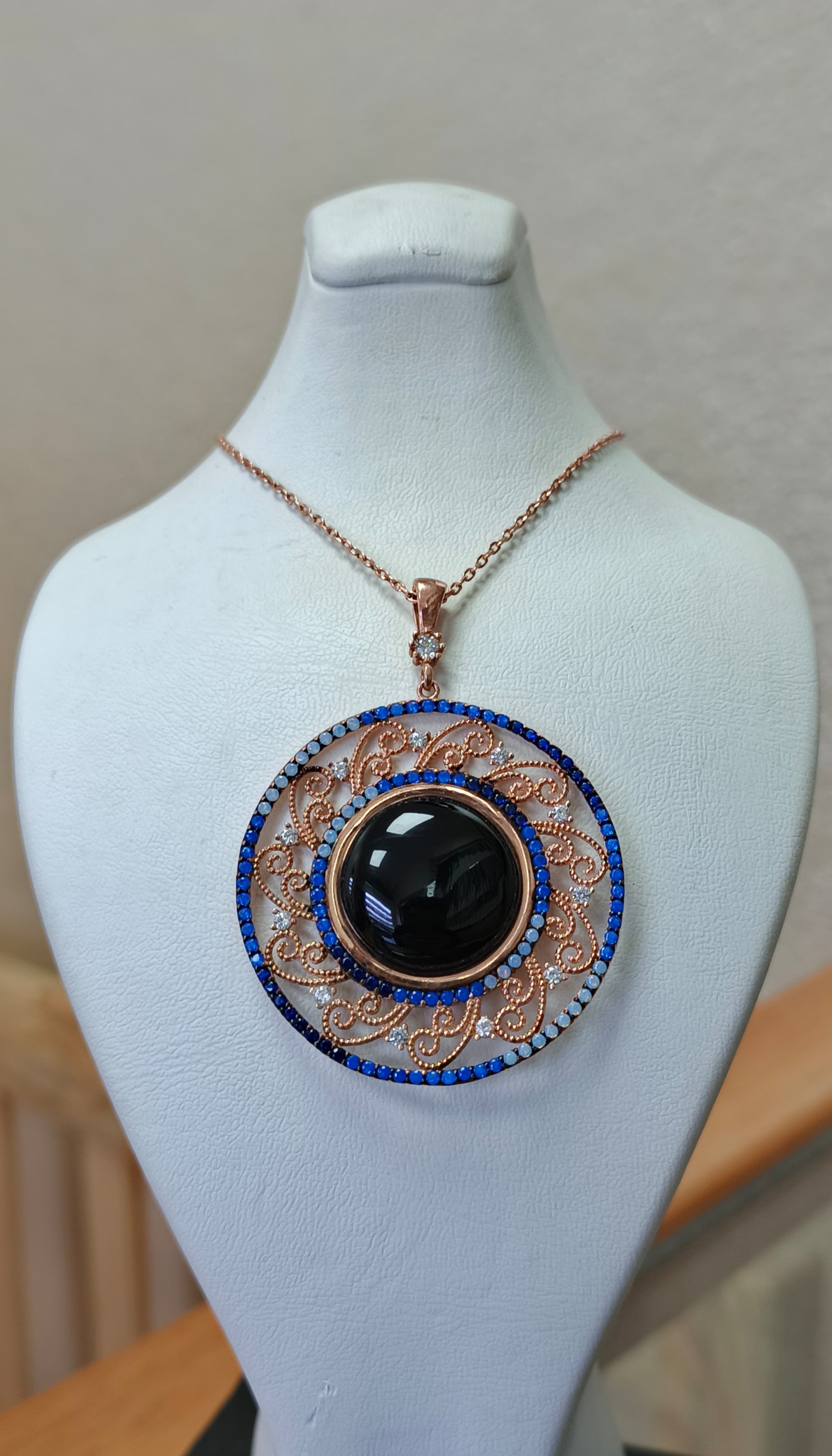 OLTU TAŞINDAN YAPILMA KOLYELER