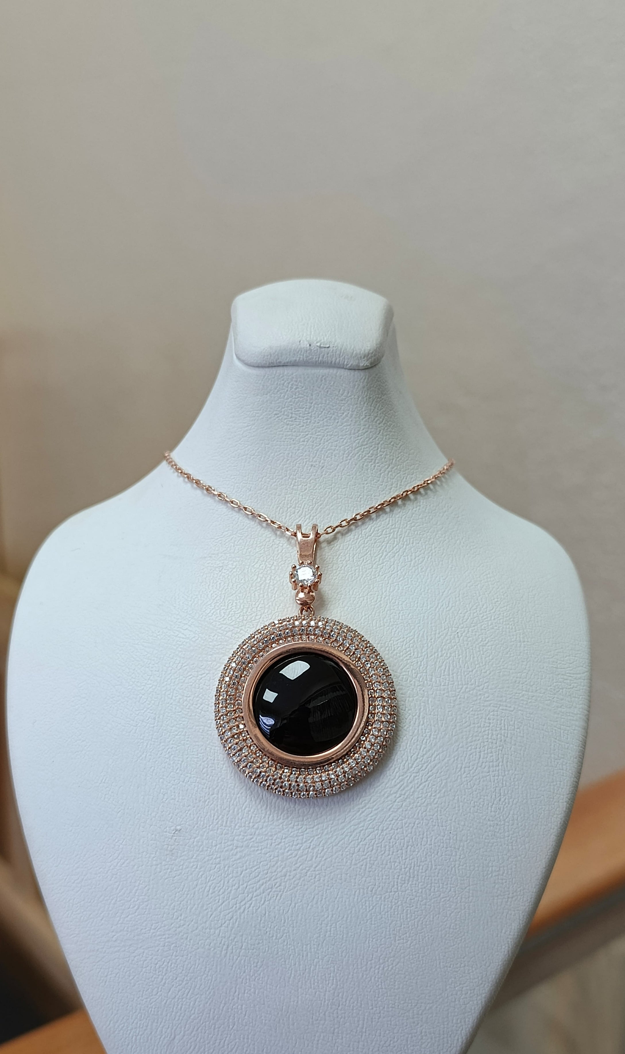 OLTU TAŞINDAN YAPILMA KOLYELER