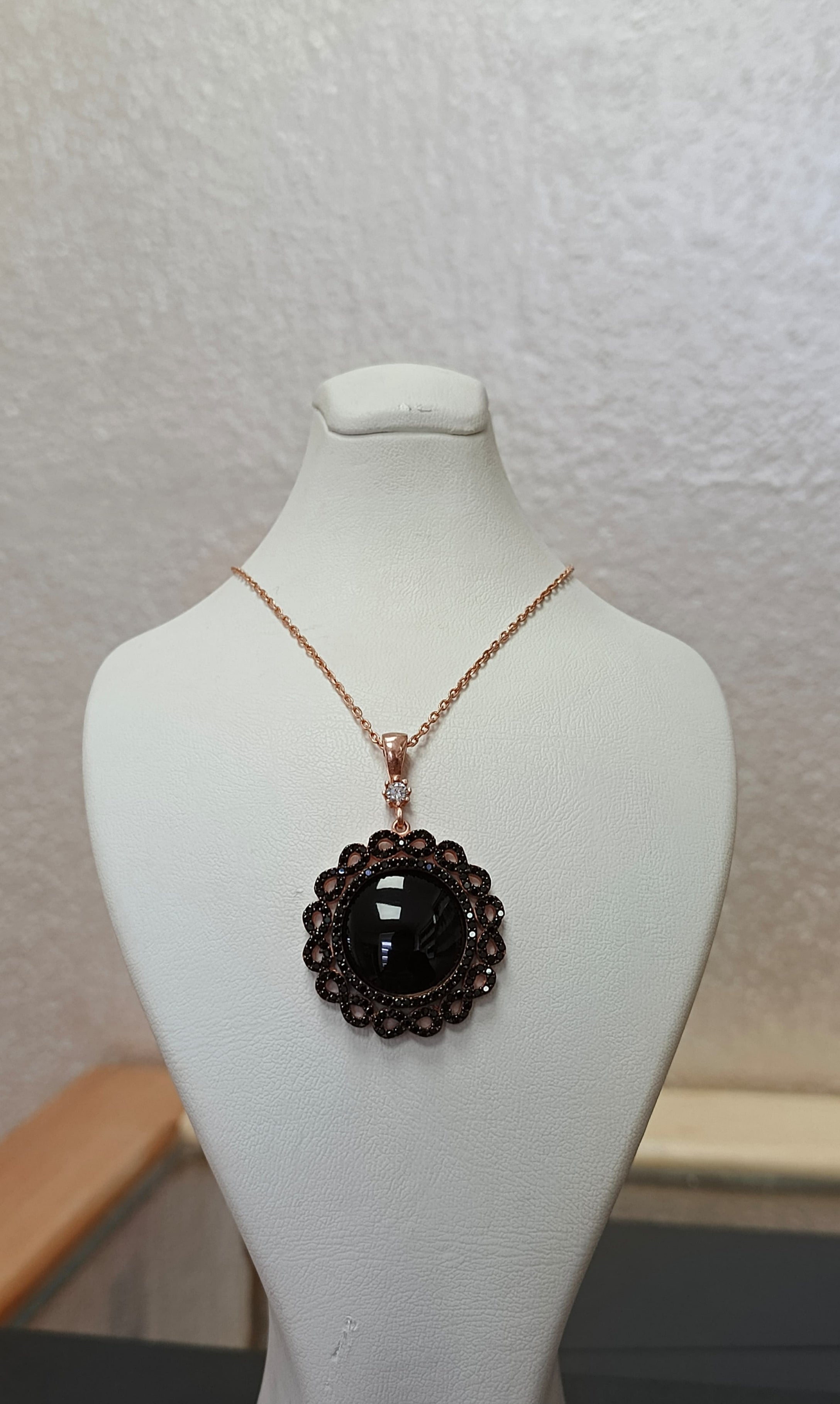 OLTU TAŞINDAN YAPILMA KOLYELER