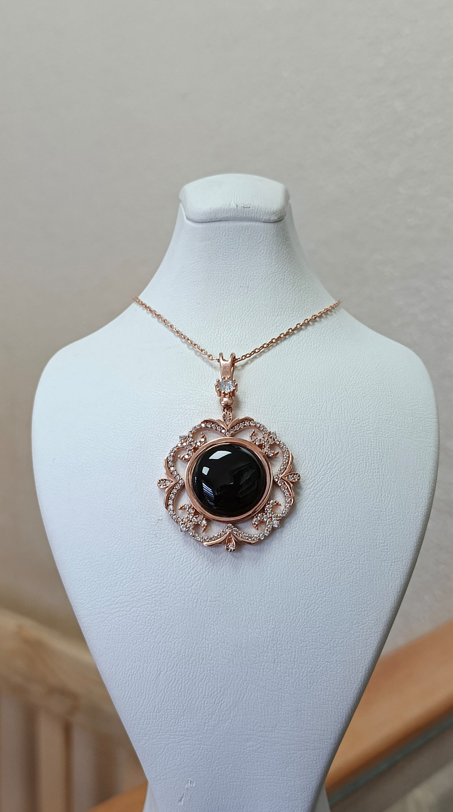 OLTU TAŞINDAN YAPILMA KOLYELER